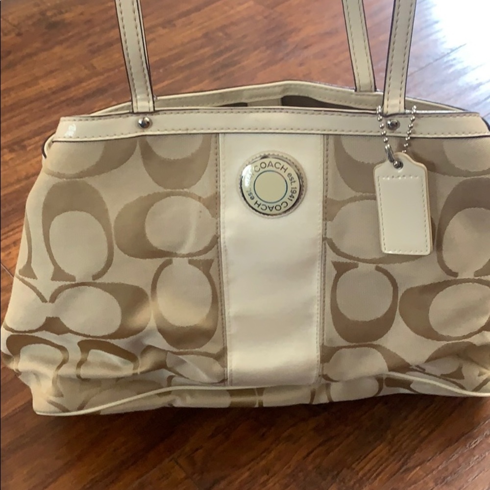 SIGNATURE STRIPE FRAMED CARRYALL (COACH F19190)